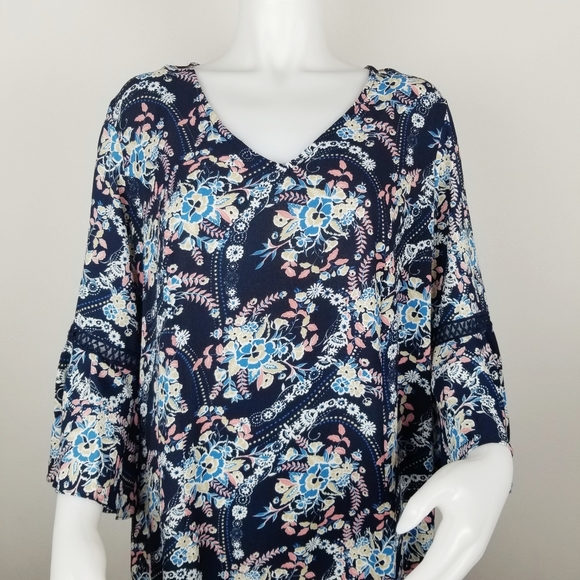 Westport 1X Blue Floral Bell Sleeve V-Neck - Picture 3 of 8